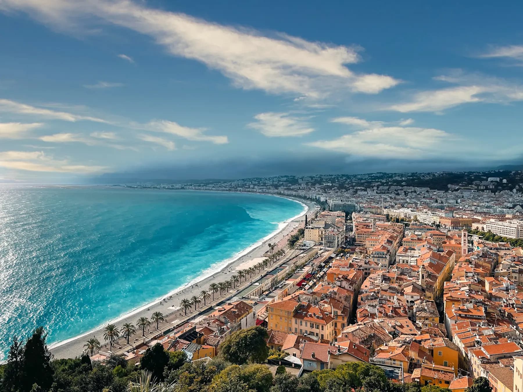 Vista panoramica di Nizza, la baia degli angeli e la Promenade des Anglais